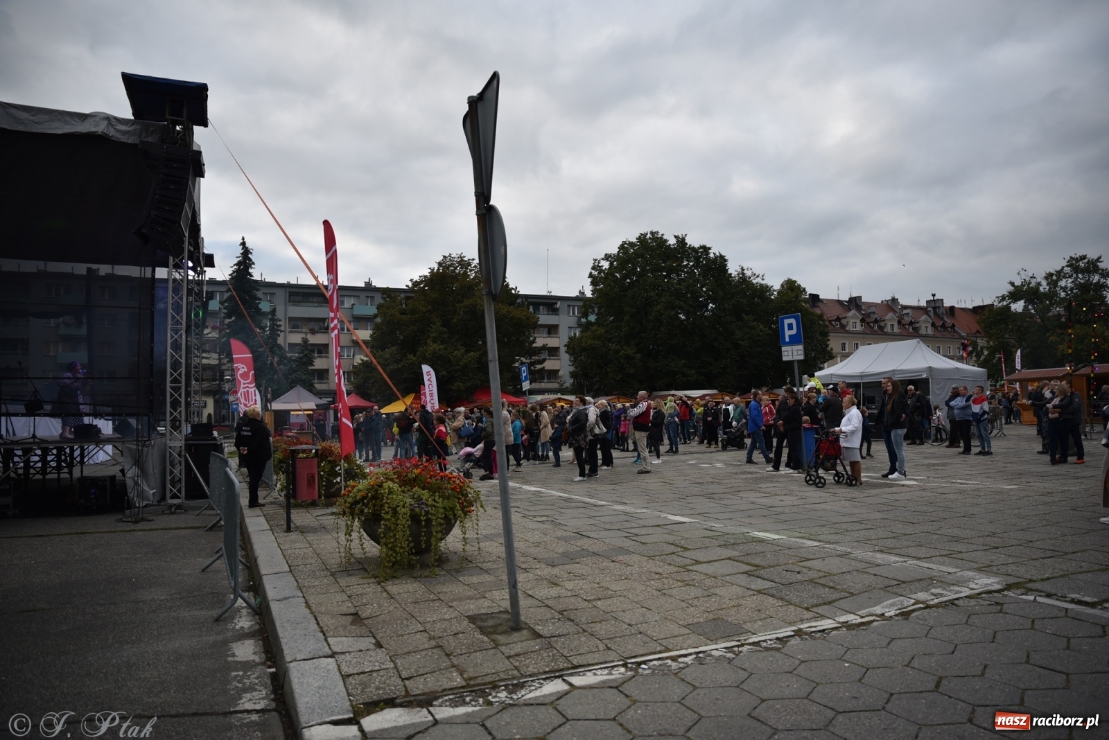 Zdjęcie w galerii na portalu naszraciborz.pl: Moherowe Berety na raciborskim jarmarku wiadomości z regionu