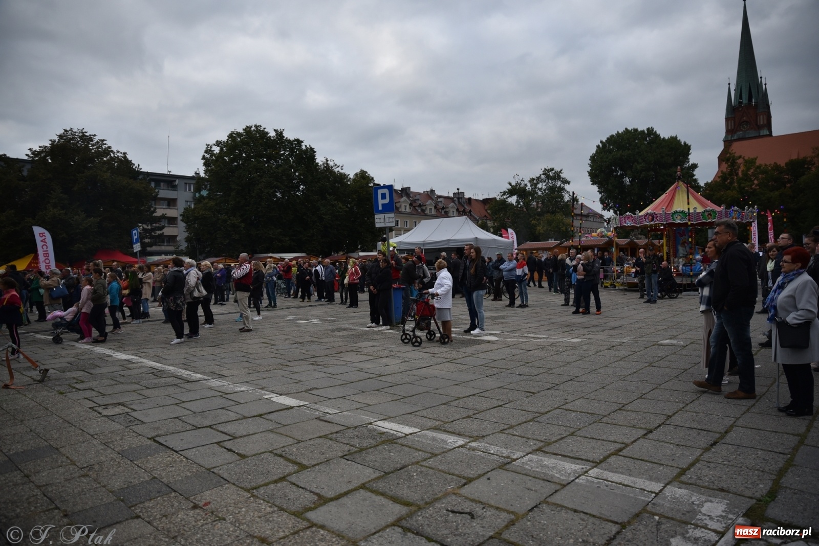 Zdjęcie w galerii na portalu naszraciborz.pl: Moherowe Berety na raciborskim jarmarku wiadomości z regionu