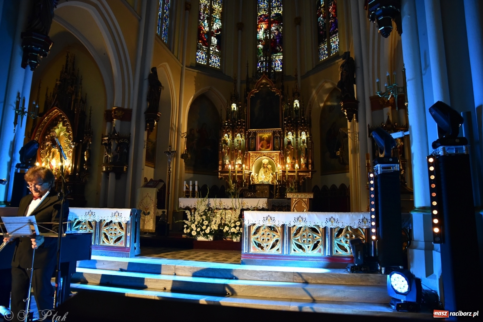 Zdjęcie w galerii na portalu naszraciborz.pl: Muzyka Europy i Dalekiego Wschodu zagościła w kościele Ostrogu wiadomości z regionu