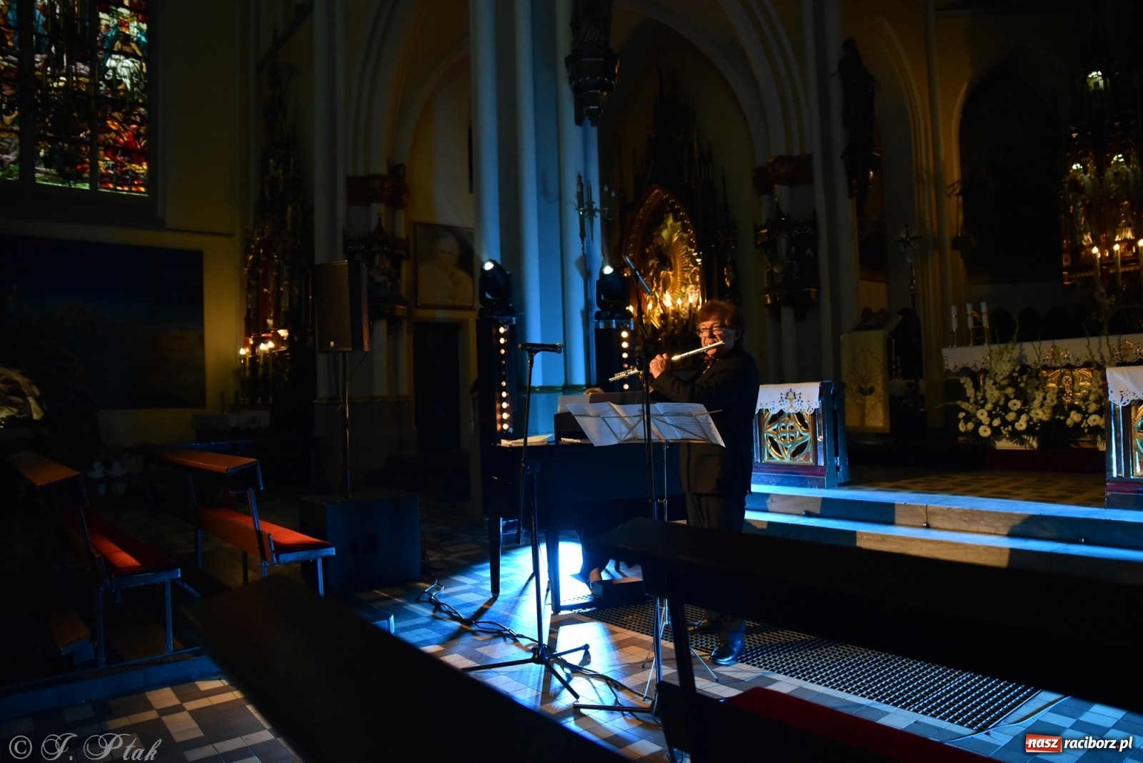 Zdjęcie w galerii na portalu naszraciborz.pl: Muzyka Europy i Dalekiego Wschodu zagościła w kościele Ostrogu wiadomości z regionu