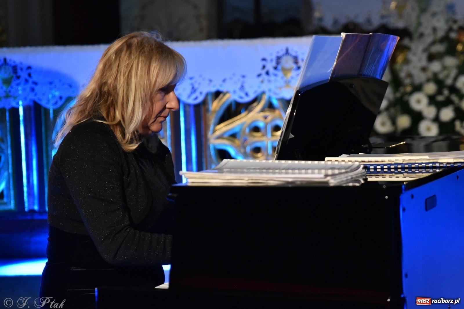 Zdjęcie w galerii na portalu naszraciborz.pl: Muzyka Europy i Dalekiego Wschodu zagościła w kościele Ostrogu wiadomości z regionu