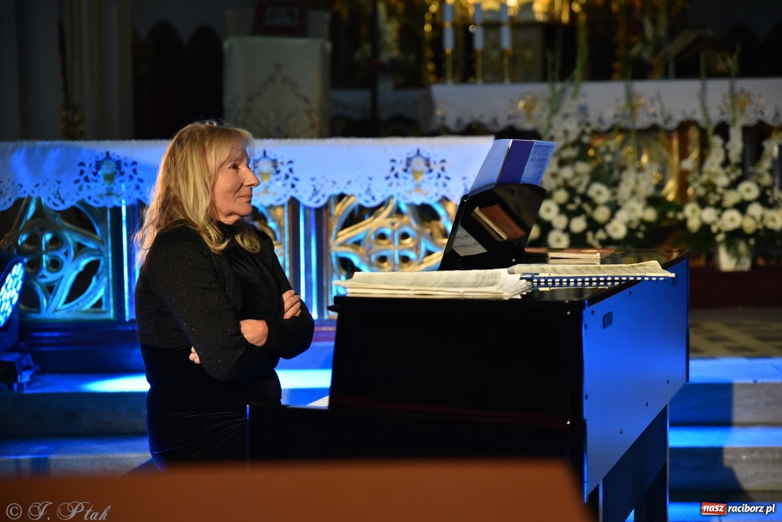 Zdjęcie w galerii na portalu naszraciborz.pl: Muzyka Europy i Dalekiego Wschodu zagościła w kościele Ostrogu wiadomości z regionu