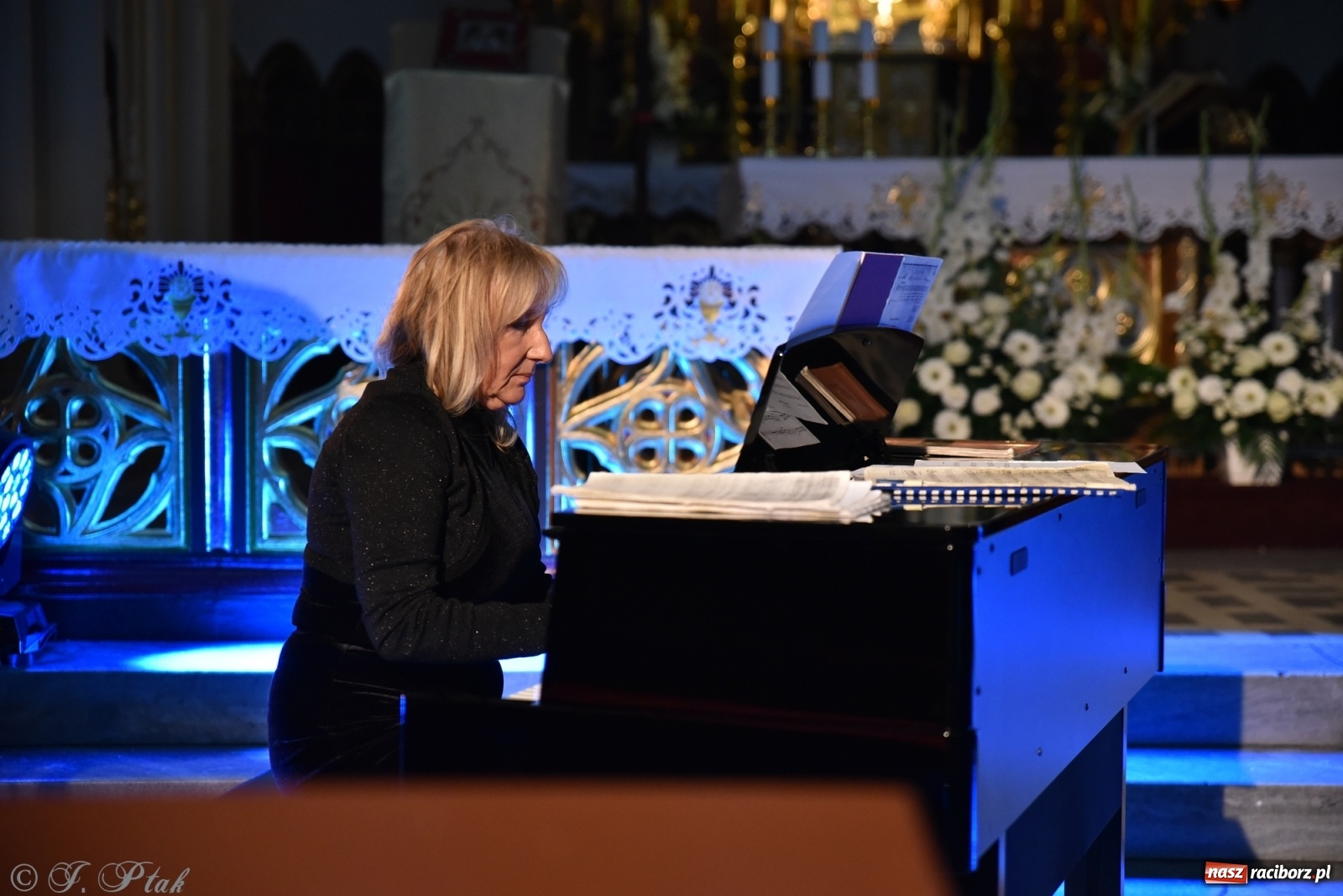 Zdjęcie w galerii na portalu naszraciborz.pl: Muzyka Europy i Dalekiego Wschodu zagościła w kościele Ostrogu wiadomości z regionu