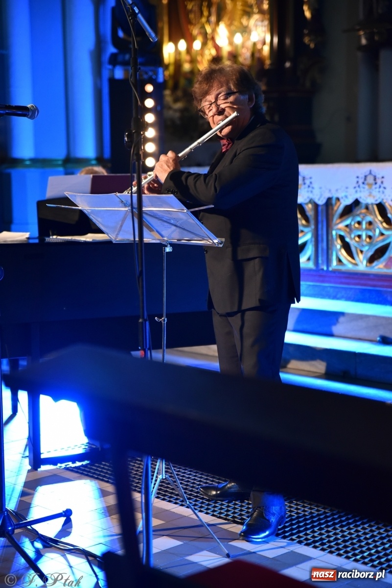 Zdjęcie w galerii na portalu naszraciborz.pl: Muzyka Europy i Dalekiego Wschodu zagościła w kościele Ostrogu wiadomości z regionu