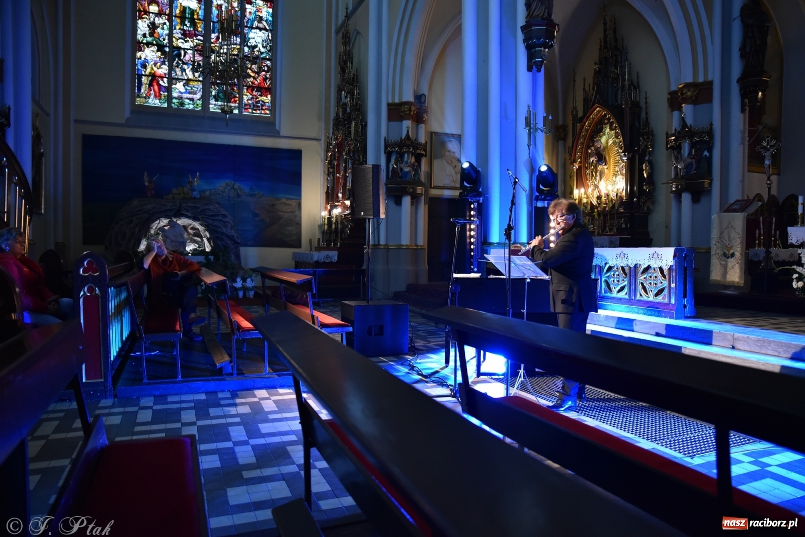 Zdjęcie w galerii na portalu naszraciborz.pl: Muzyka Europy i Dalekiego Wschodu zagościła w kościele Ostrogu wiadomości z regionu