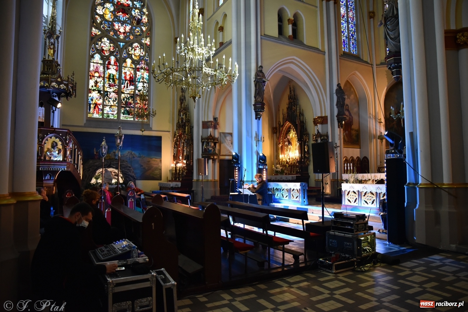 Zdjęcie w galerii na portalu naszraciborz.pl: Muzyka Europy i Dalekiego Wschodu zagościła w kościele Ostrogu wiadomości z regionu