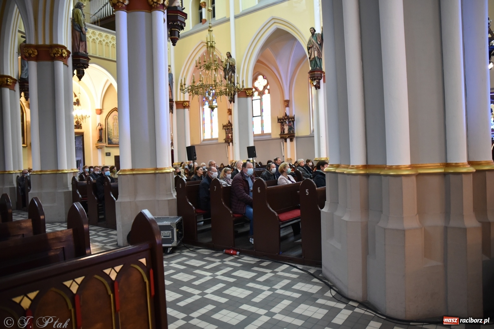 Zdjęcie w galerii na portalu naszraciborz.pl: Muzyka Europy i Dalekiego Wschodu zagościła w kościele Ostrogu wiadomości z regionu