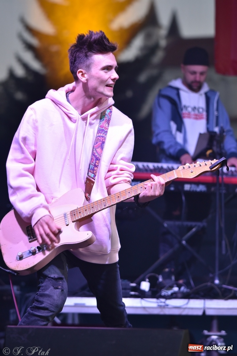 Zdjęcie w galerii na portalu naszraciborz.pl: Jest najlepiej! Znane hity na finał jarmarku wiadomości z regionu