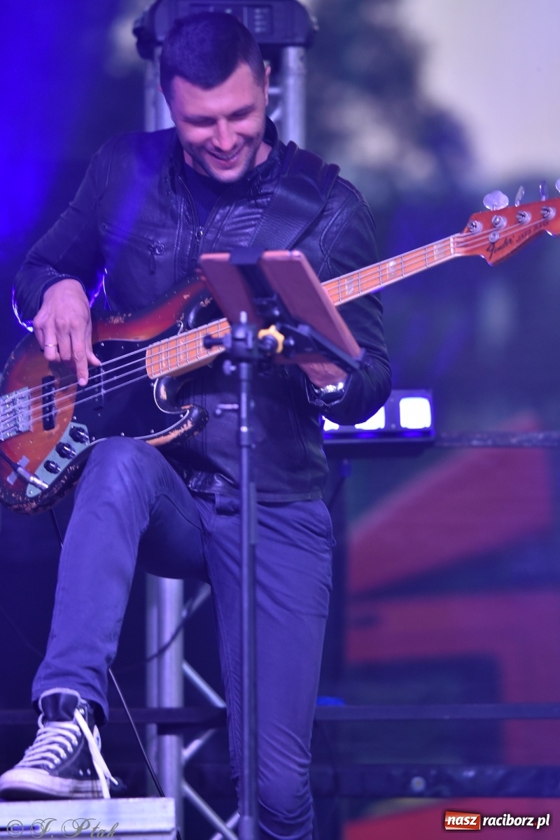 Zdjęcie w galerii na portalu naszraciborz.pl: Jest najlepiej! Znane hity na finał jarmarku wiadomości z regionu