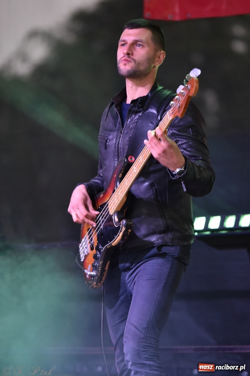 Zdjęcie w galerii na portalu naszraciborz.pl: Jest najlepiej! Znane hity na finał jarmarku wiadomości z regionu