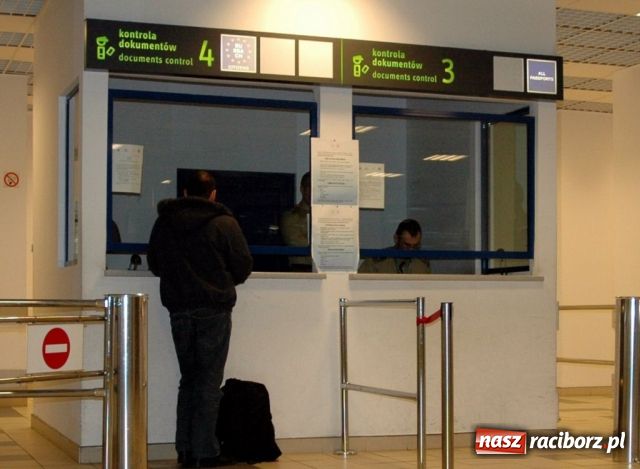 Zdjęcie w galerii na portalu naszraciborz.pl: Zatrzymane nielegalne papierosy i alkohol wiadomości z regionu