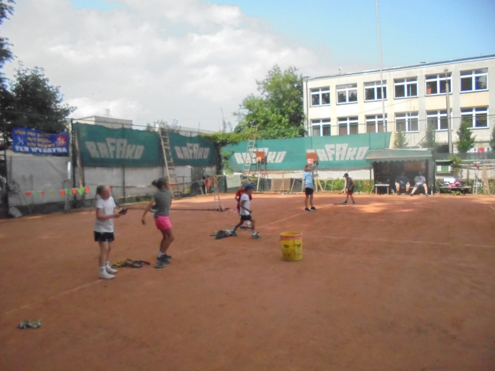 Zdjęcie w galerii na portalu naszraciborz.pl: Dziecięca rywalizacja sportowa na kortach Rafako wiadomości z regionu