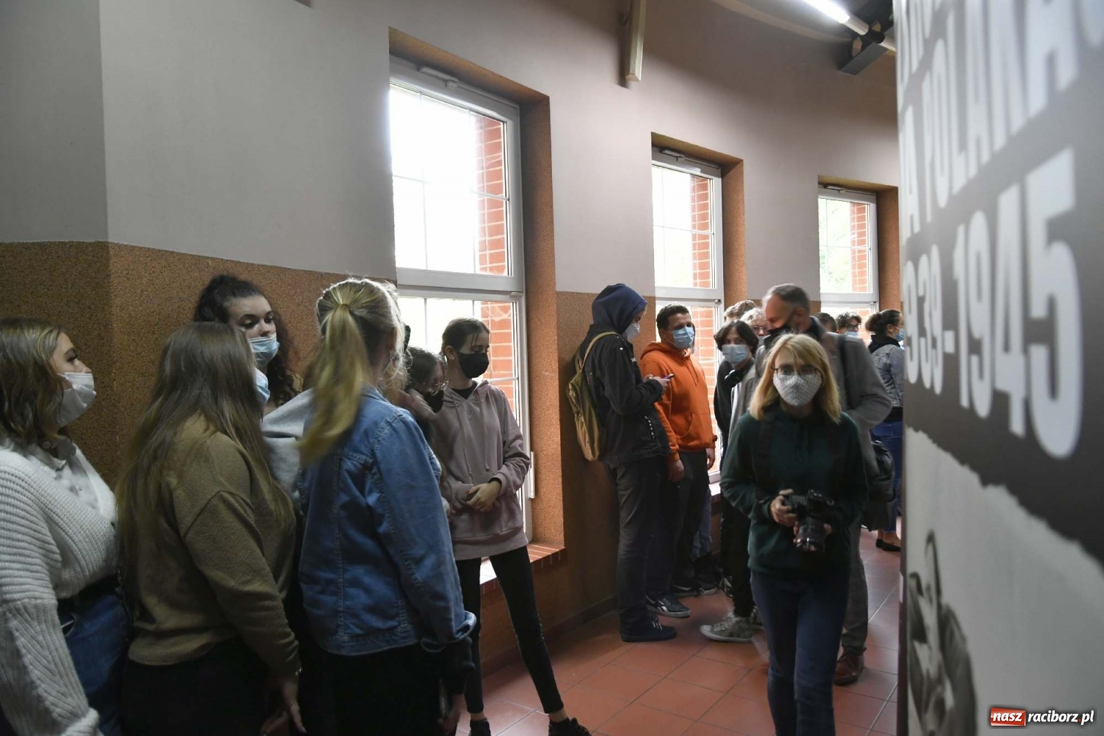 Zdjęcie w galerii na portalu naszraciborz.pl: Zbrodnie na Polakach. Wystawa IPN dostępna w I LO [FOTO i WIDEO] wiadomości z regionu