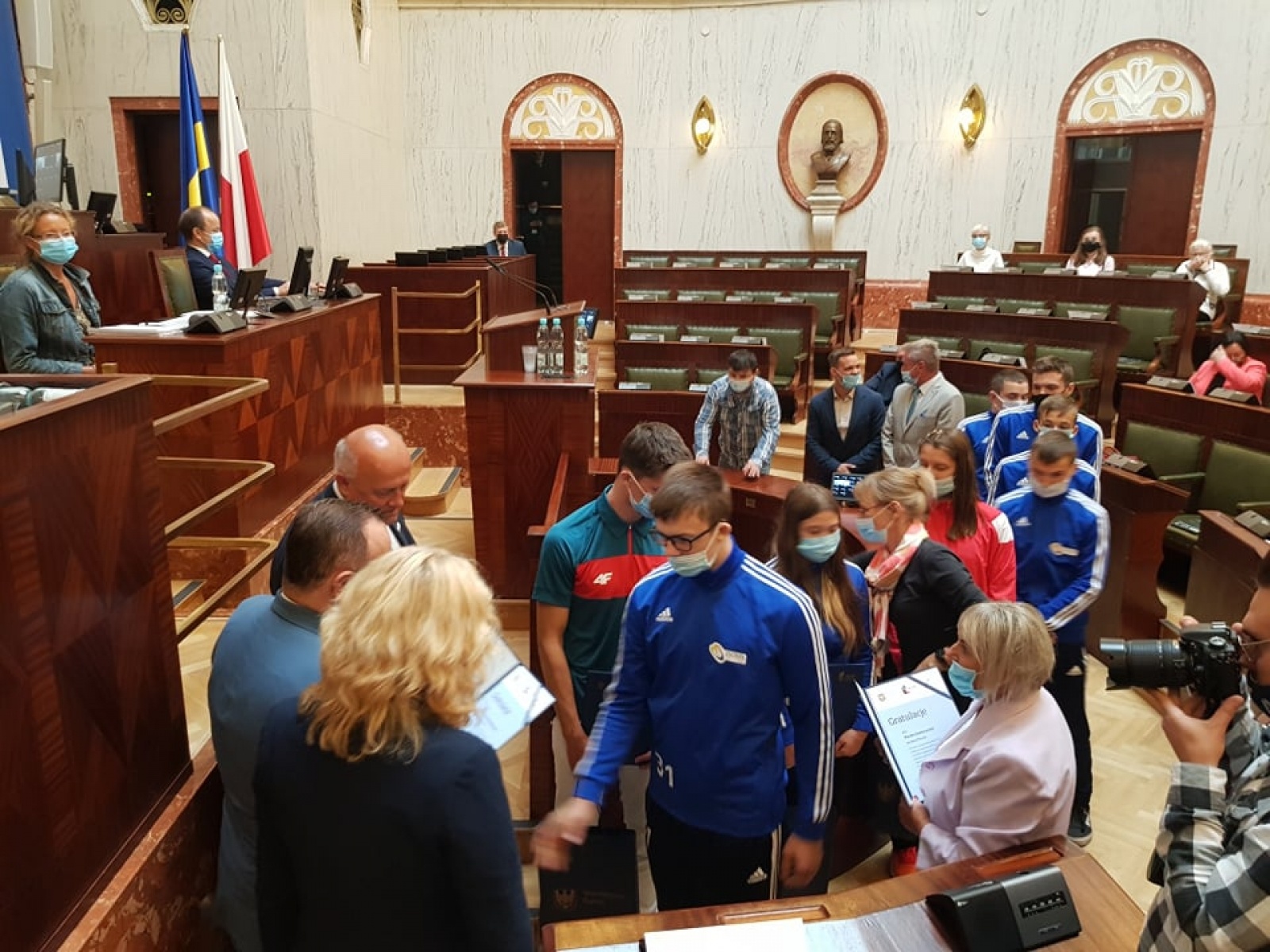 Zdjęcie w galerii na portalu naszraciborz.pl: Sportowcy i trenerzy ZSOMS wyróżnieni w czasie obrad Sejmiku Województwa Śląskiego wiadomości z regionu