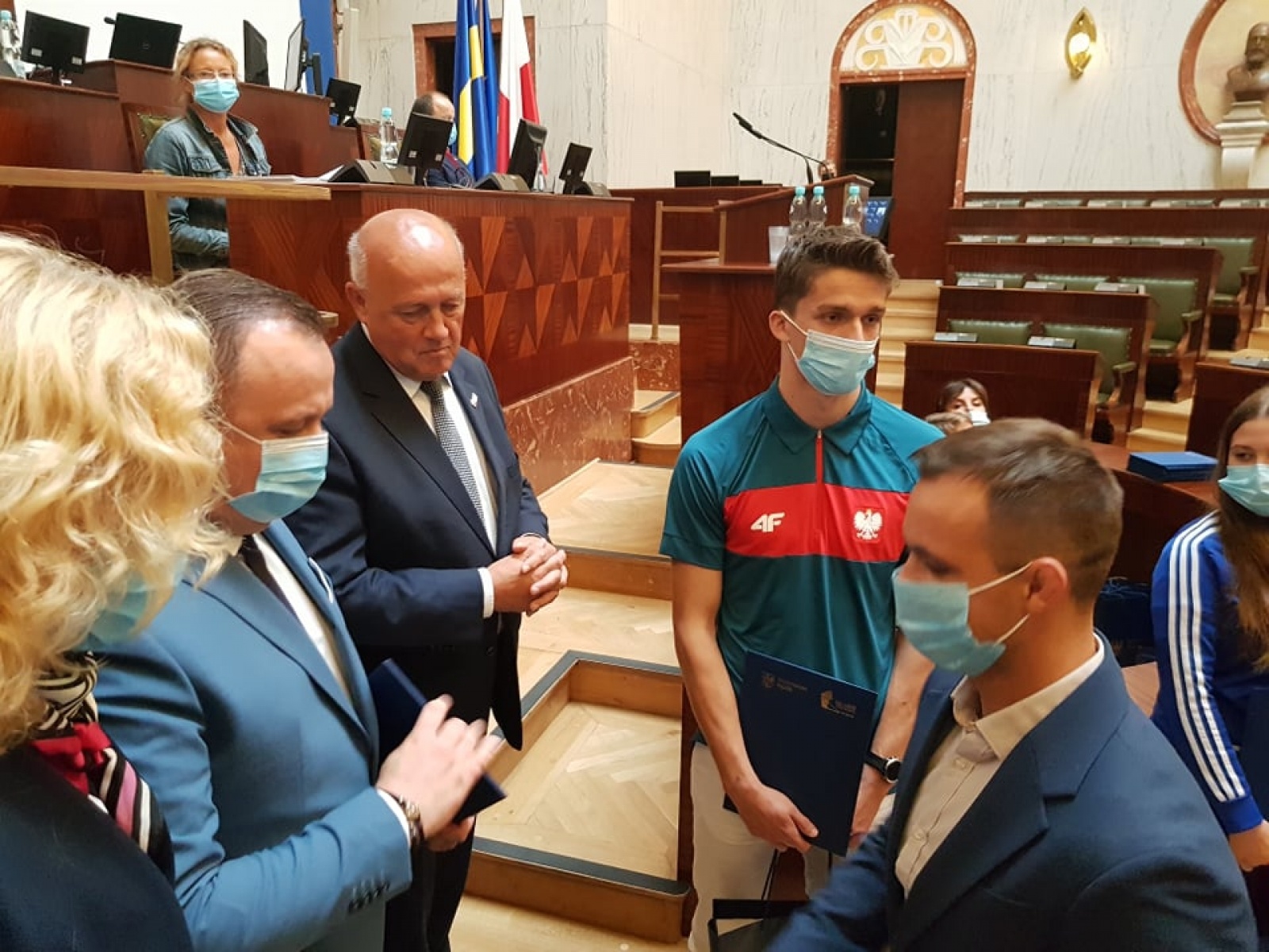 Zdjęcie w galerii na portalu naszraciborz.pl: Sportowcy i trenerzy ZSOMS wyróżnieni w czasie obrad Sejmiku Województwa Śląskiego wiadomości z regionu