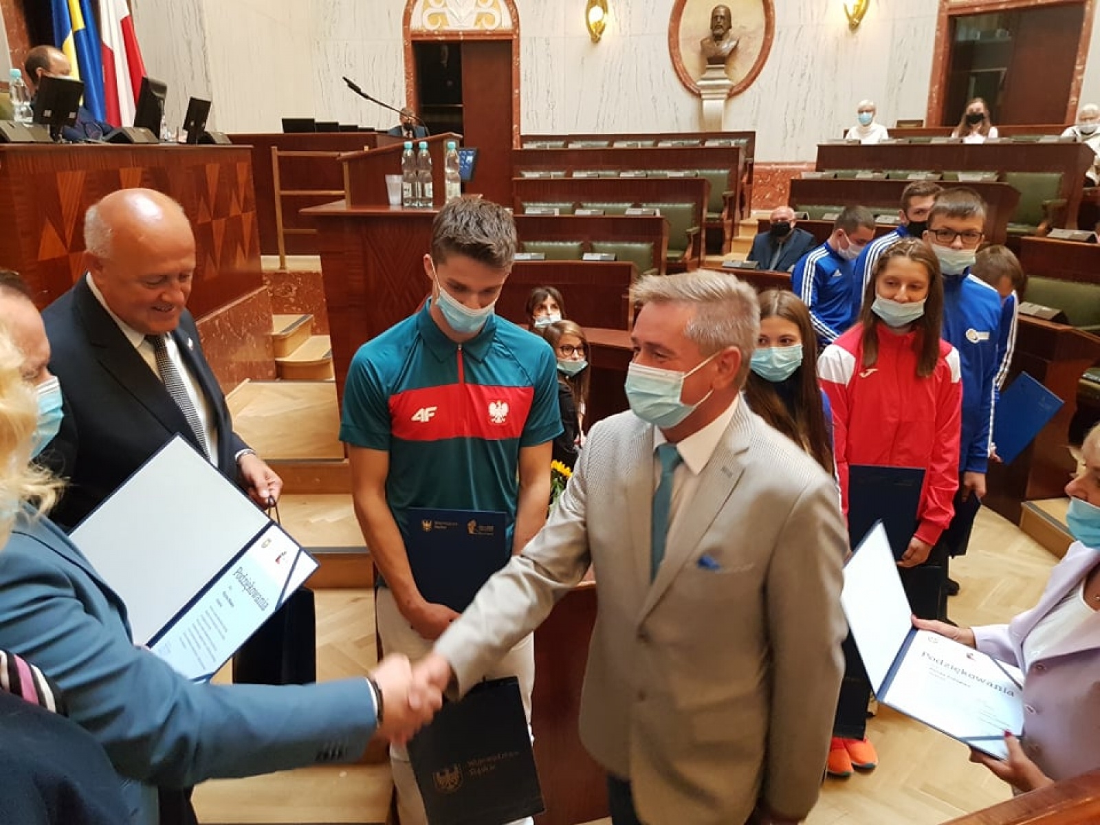 Zdjęcie w galerii na portalu naszraciborz.pl: Sportowcy i trenerzy ZSOMS wyróżnieni w czasie obrad Sejmiku Województwa Śląskiego wiadomości z regionu