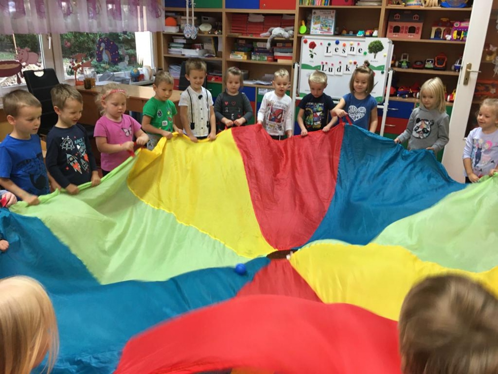 Zdjęcie w galerii na portalu naszraciborz.pl: Do przedszkolaków z Mysłowickiej i nie tylko uśmiechnęło się szczęście wiadomości z regionu