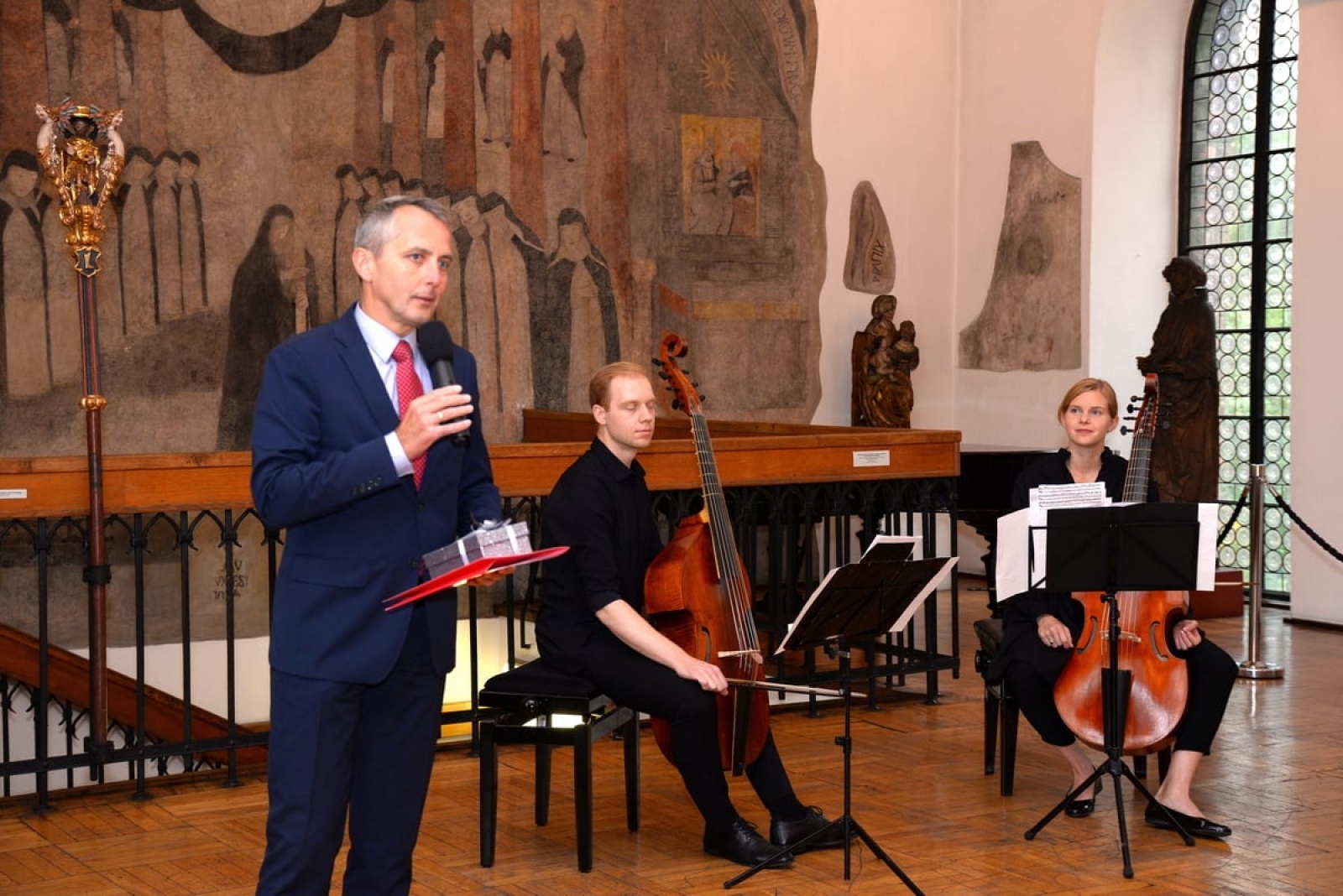Zdjęcie w galerii na portalu naszraciborz.pl: Na ramionach gigantów. Wyjątkowy koncert w raciborskim Muzeum wiadomości z regionu