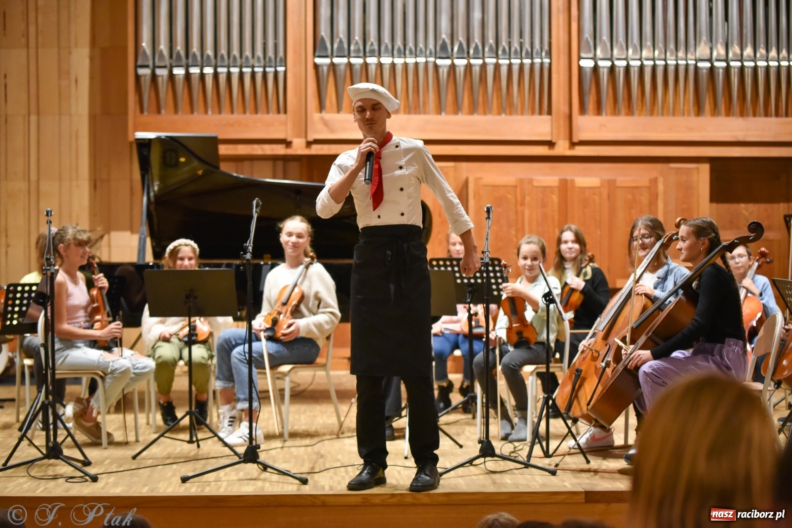 Zdjęcie w galerii na portalu naszraciborz.pl: Muzyczny podwieczorek w szkole muzycznej wiadomości z regionu