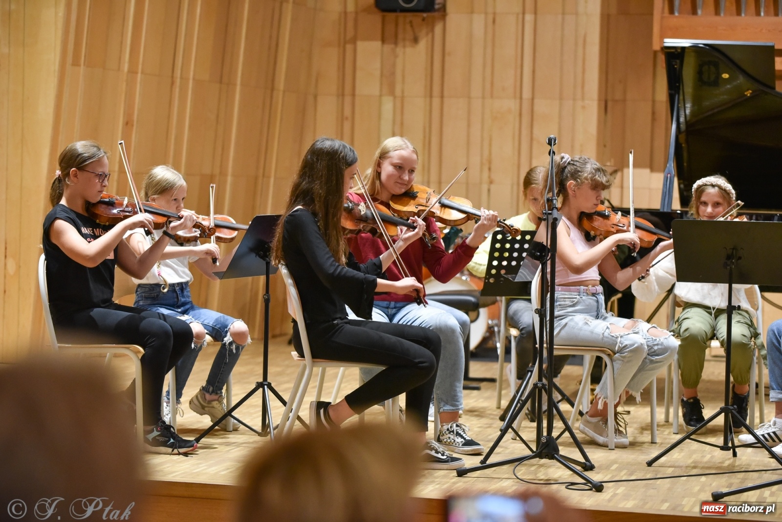 Zdjęcie w galerii na portalu naszraciborz.pl: Muzyczny podwieczorek w szkole muzycznej wiadomości z regionu