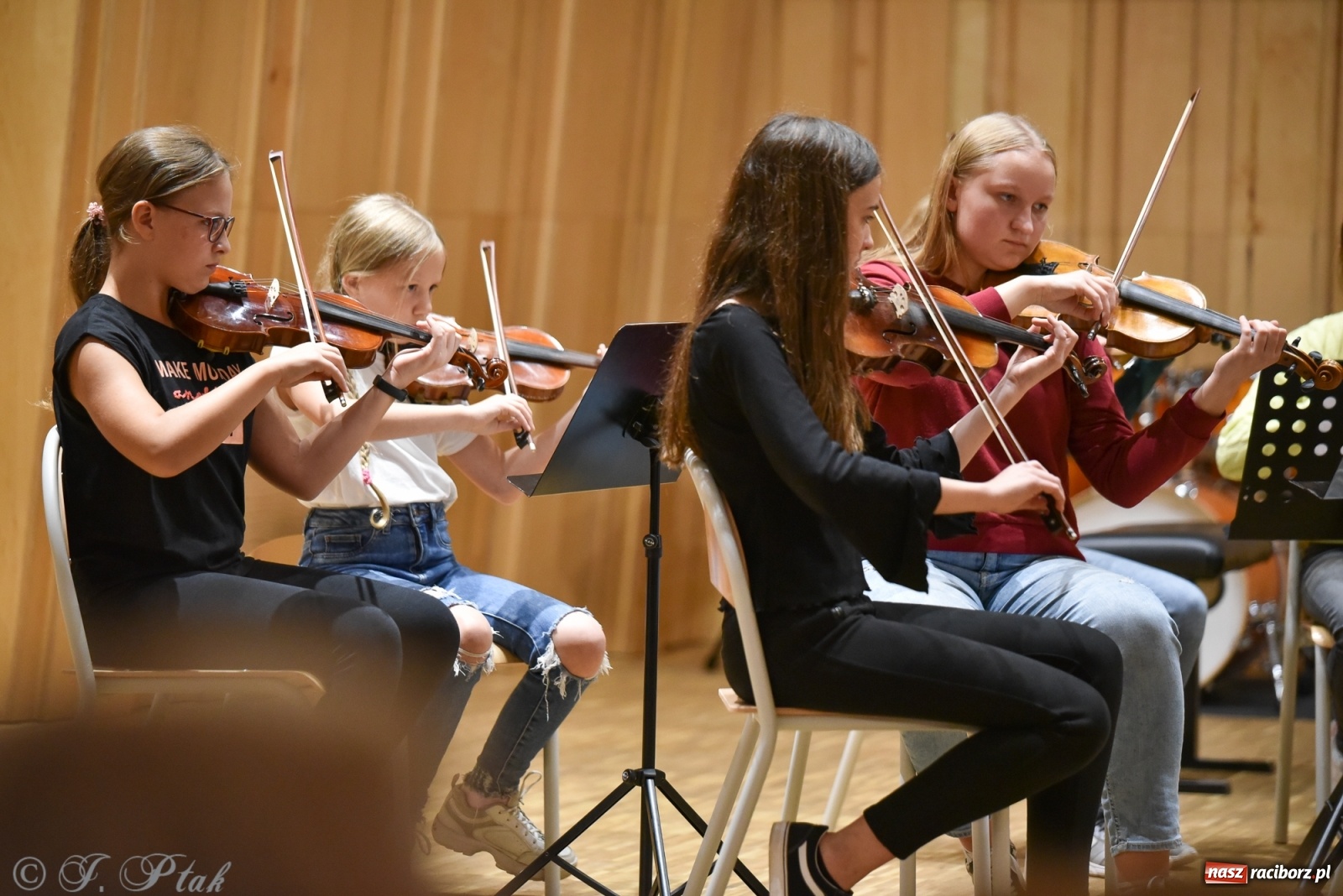 Zdjęcie w galerii na portalu naszraciborz.pl: Muzyczny podwieczorek w szkole muzycznej wiadomości z regionu