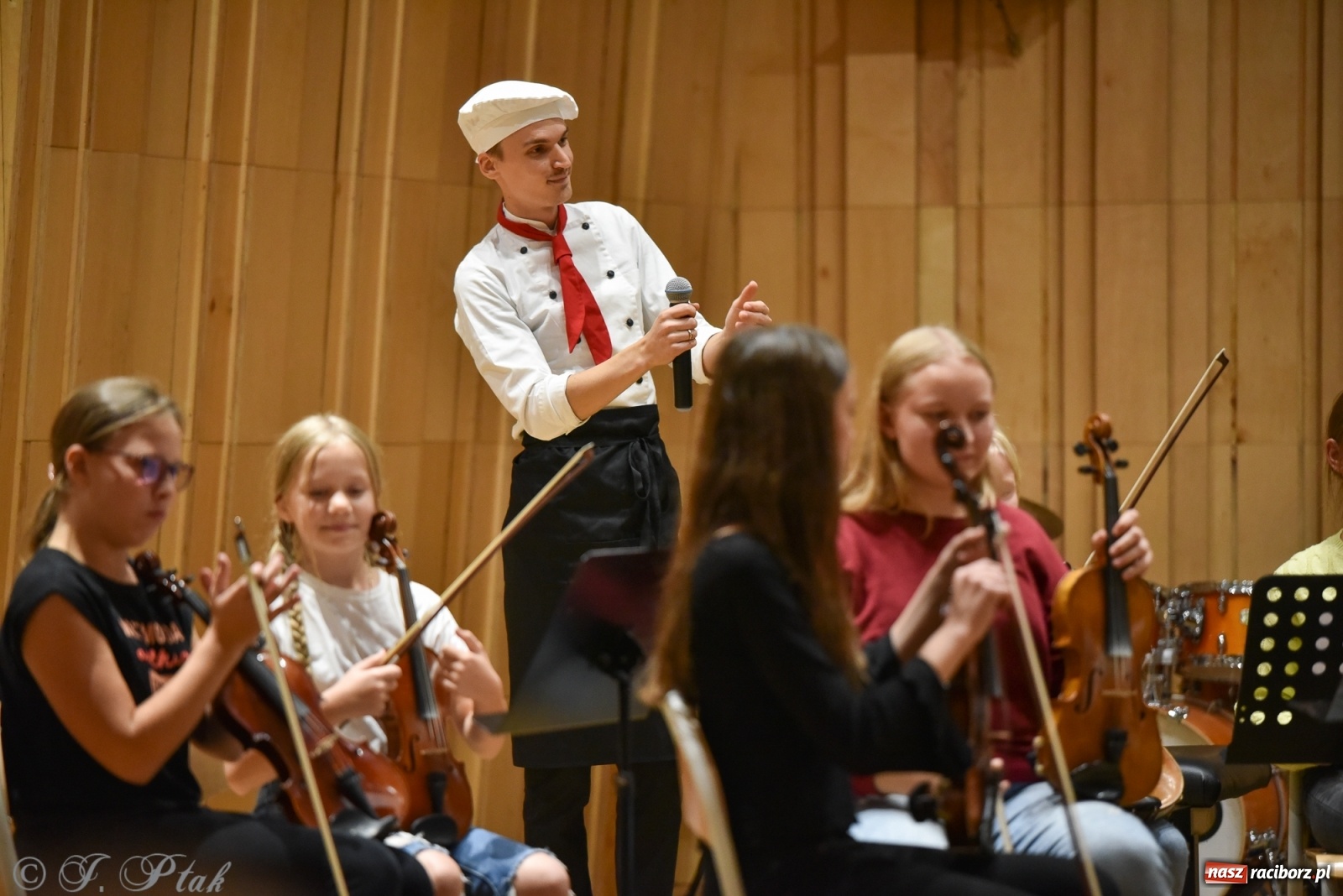 Zdjęcie w galerii na portalu naszraciborz.pl: Muzyczny podwieczorek w szkole muzycznej wiadomości z regionu