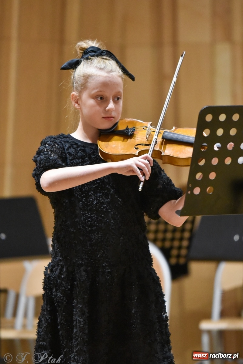Zdjęcie w galerii na portalu naszraciborz.pl: Muzyczny podwieczorek w szkole muzycznej wiadomości z regionu