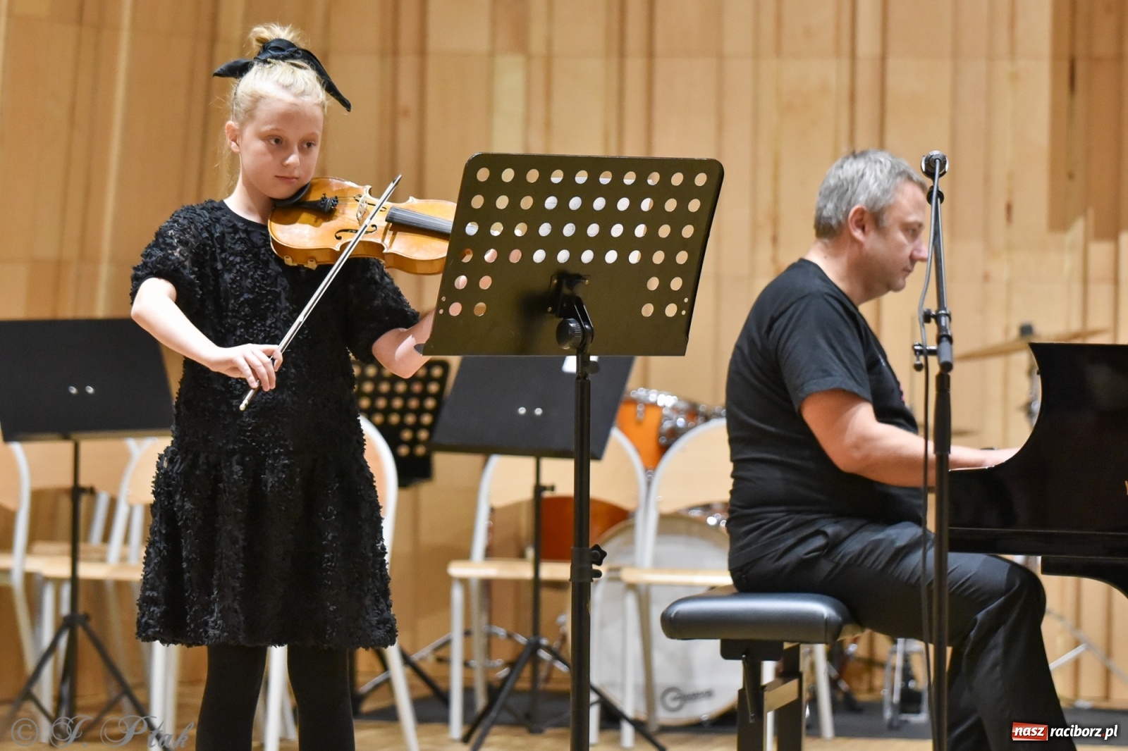 Zdjęcie w galerii na portalu naszraciborz.pl: Muzyczny podwieczorek w szkole muzycznej wiadomości z regionu
