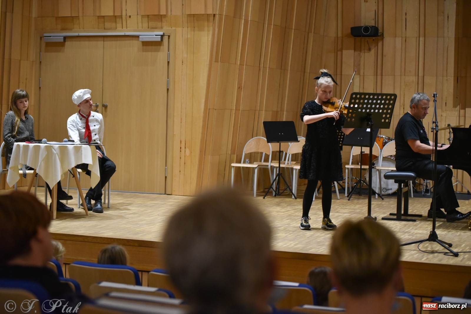 Zdjęcie w galerii na portalu naszraciborz.pl: Muzyczny podwieczorek w szkole muzycznej wiadomości z regionu