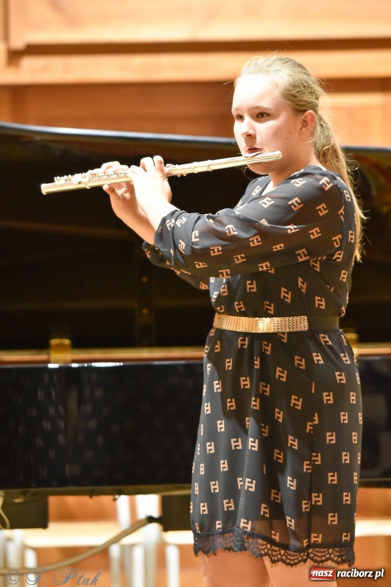 Zdjęcie w galerii na portalu naszraciborz.pl: Muzyczny podwieczorek w szkole muzycznej wiadomości z regionu