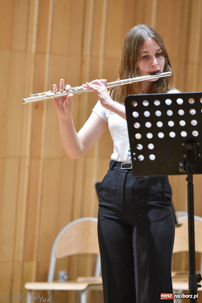 Zdjęcie w galerii na portalu naszraciborz.pl: Muzyczny podwieczorek w szkole muzycznej wiadomości z regionu