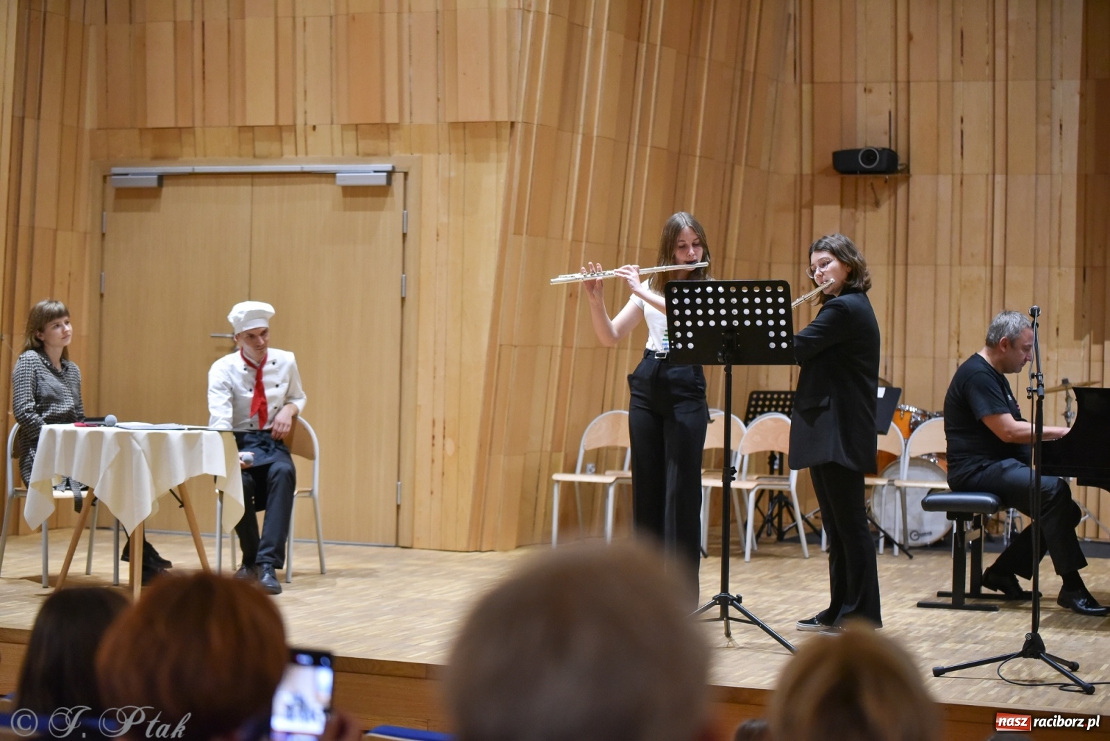 Zdjęcie w galerii na portalu naszraciborz.pl: Muzyczny podwieczorek w szkole muzycznej wiadomości z regionu