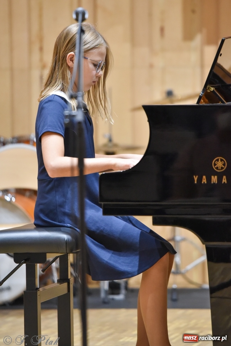 Zdjęcie w galerii na portalu naszraciborz.pl: Muzyczny podwieczorek w szkole muzycznej wiadomości z regionu