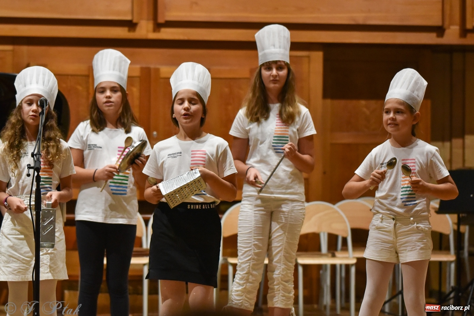 Zdjęcie w galerii na portalu naszraciborz.pl: Muzyczny podwieczorek w szkole muzycznej wiadomości z regionu
