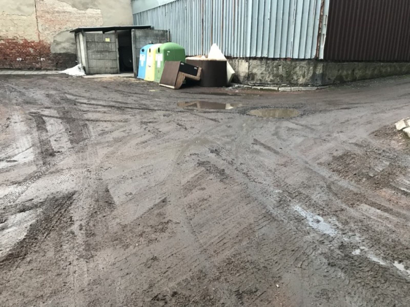 Zdjęcie w galerii na portalu naszraciborz.pl: Racibórz ma takie podwórka. Mieszkańcy chcą to zmienić wiadomości z regionu