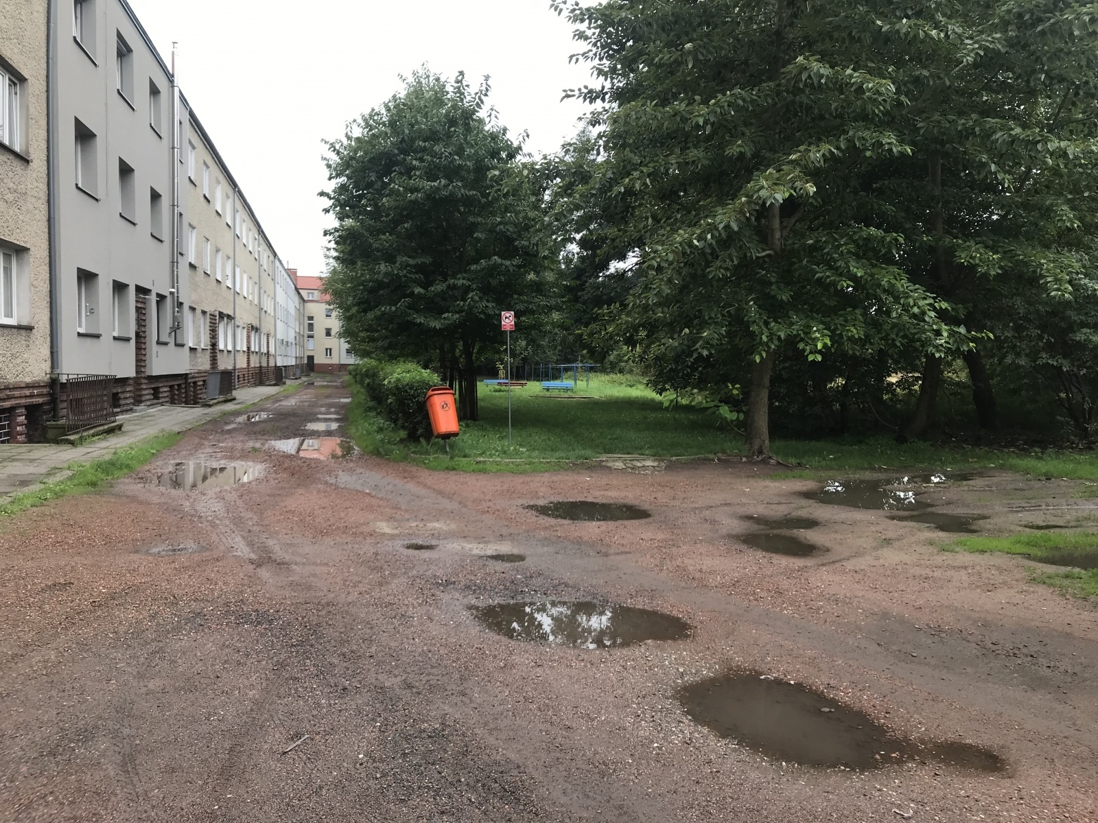 Zdjęcie w galerii na portalu naszraciborz.pl: Racibórz ma takie podwórka. Mieszkańcy chcą to zmienić wiadomości z regionu