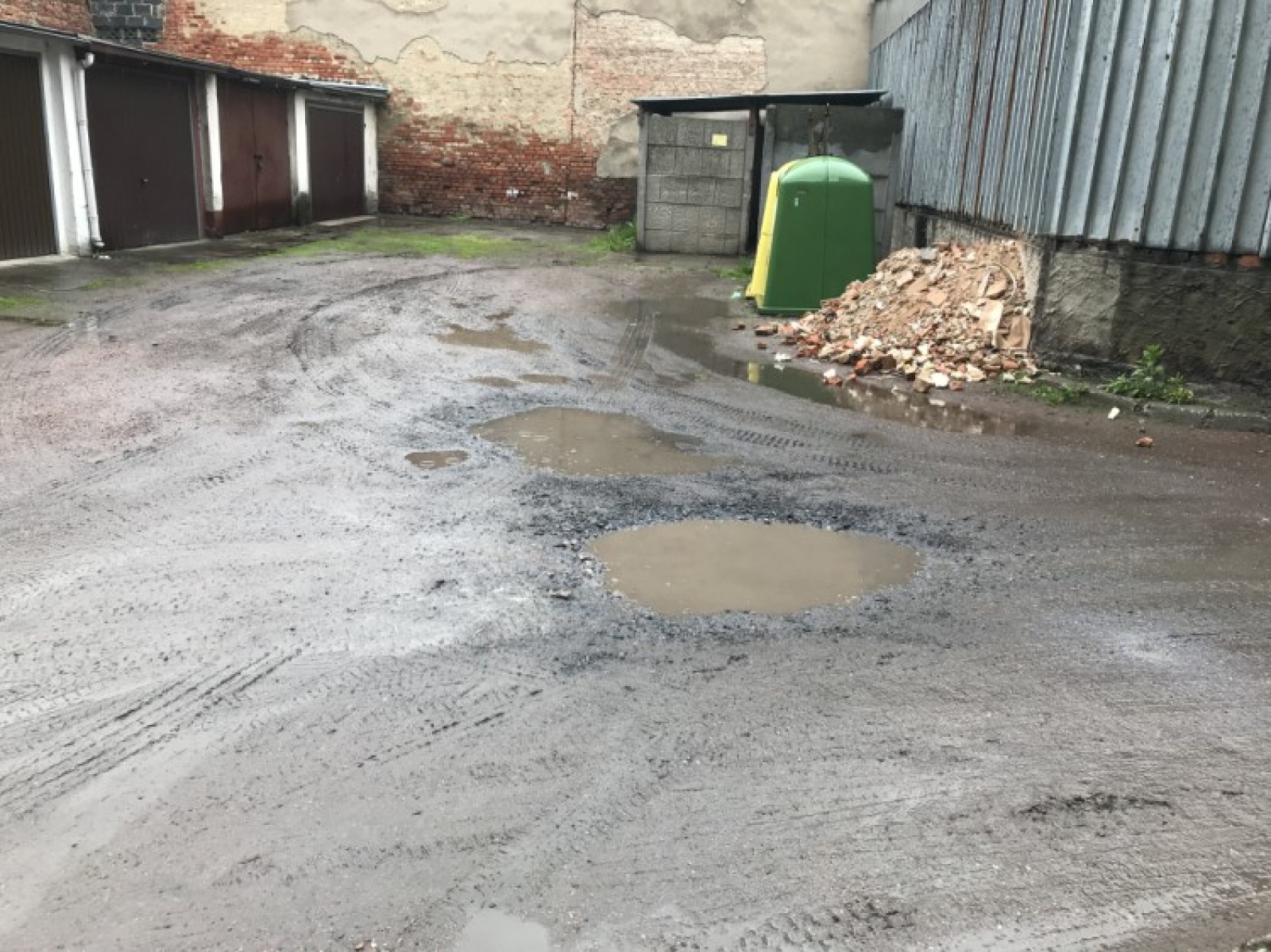 Zdjęcie w galerii na portalu naszraciborz.pl: Racibórz ma takie podwórka. Mieszkańcy chcą to zmienić wiadomości z regionu