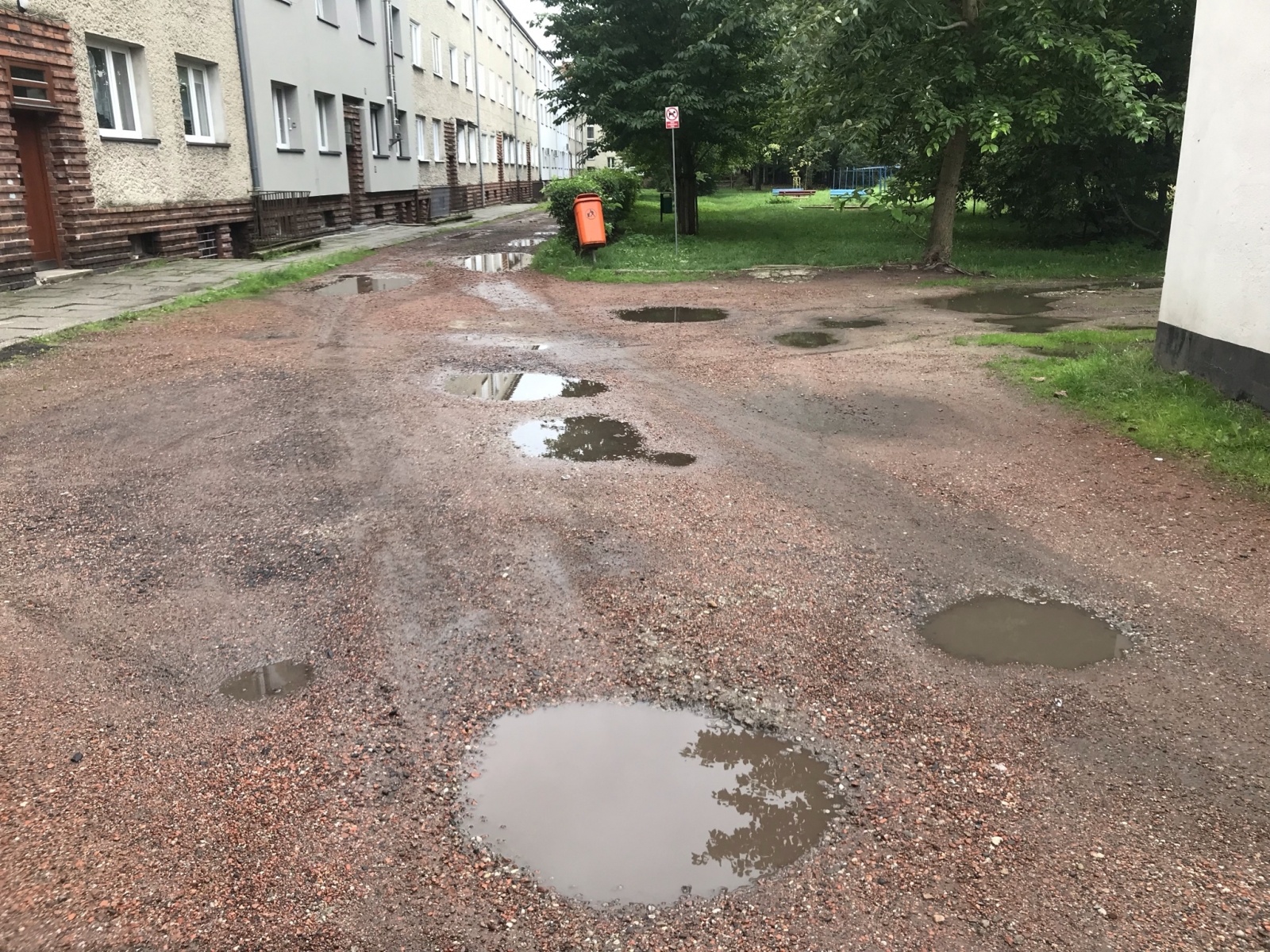 Zdjęcie w galerii na portalu naszraciborz.pl: Racibórz ma takie podwórka. Mieszkańcy chcą to zmienić wiadomości z regionu