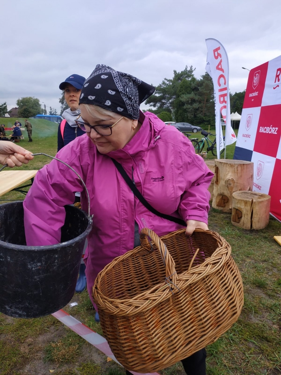 Zdjęcie w galerii na portalu naszraciborz.pl: Racibórz-Kuźnia Raciborska. Znamy nowych mistrzów grzybobrania wiadomości z regionu