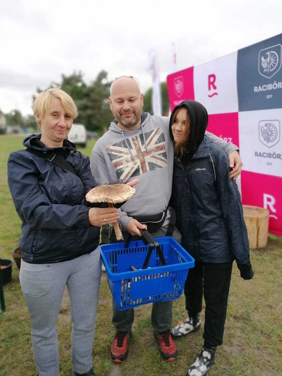 Zdjęcie w galerii na portalu naszraciborz.pl: Racibórz-Kuźnia Raciborska. Znamy nowych mistrzów grzybobrania wiadomości z regionu