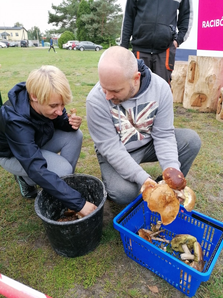 Zdjęcie w galerii na portalu naszraciborz.pl: Racibórz-Kuźnia Raciborska. Znamy nowych mistrzów grzybobrania wiadomości z regionu