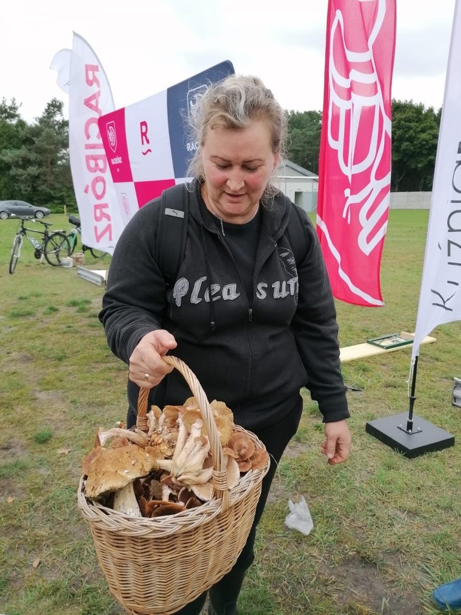 Zdjęcie w galerii na portalu naszraciborz.pl: Racibórz-Kuźnia Raciborska. Znamy nowych mistrzów grzybobrania wiadomości z regionu
