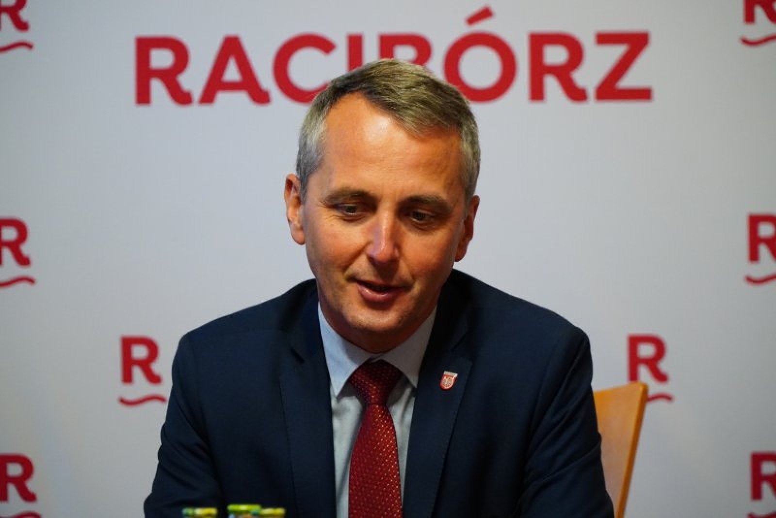 Zdjęcie w galerii na portalu naszraciborz.pl: W ratuszu pogratulowano mażoretkom Zary wiadomości z regionu