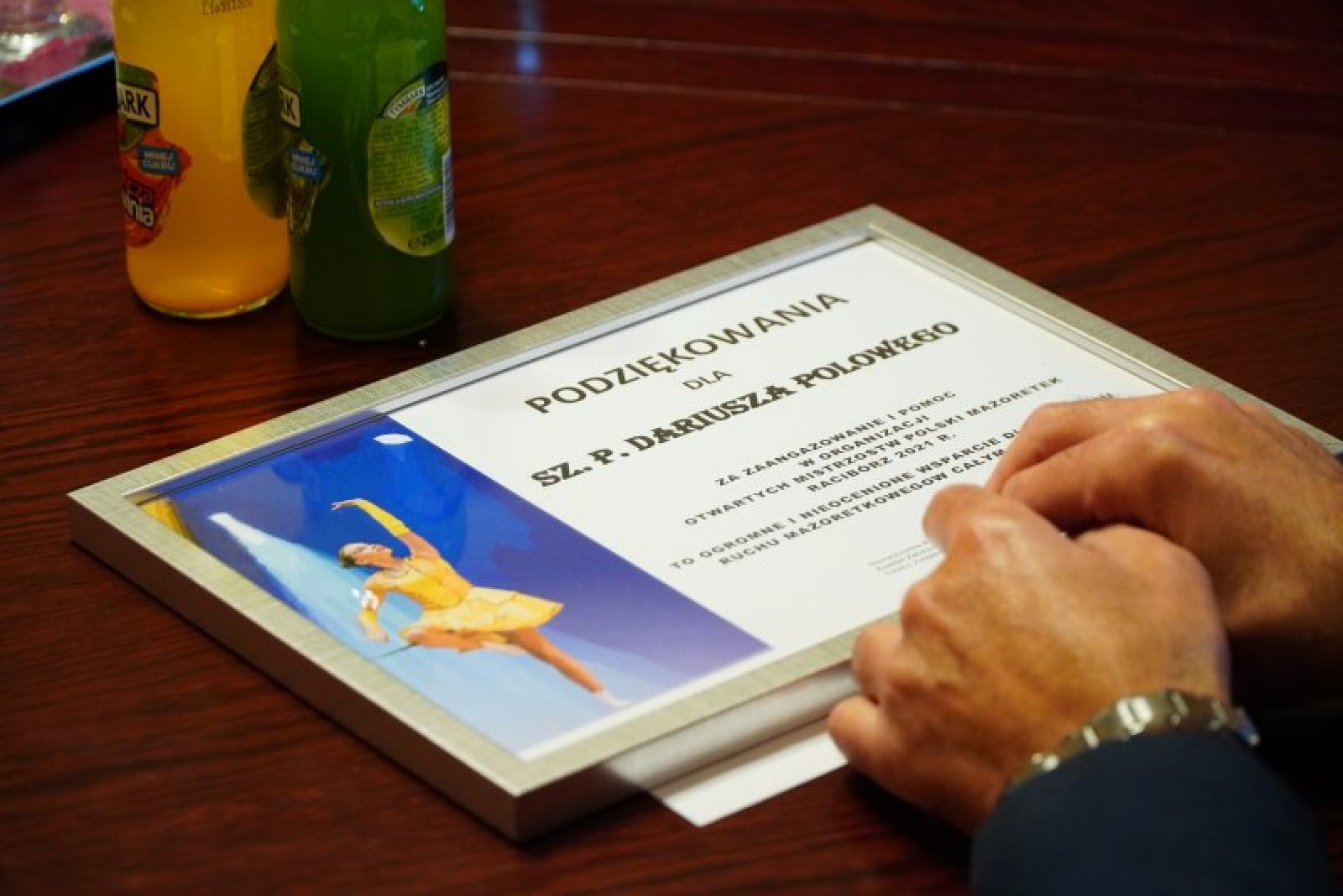 Zdjęcie w galerii na portalu naszraciborz.pl: W ratuszu pogratulowano mażoretkom Zary wiadomości z regionu