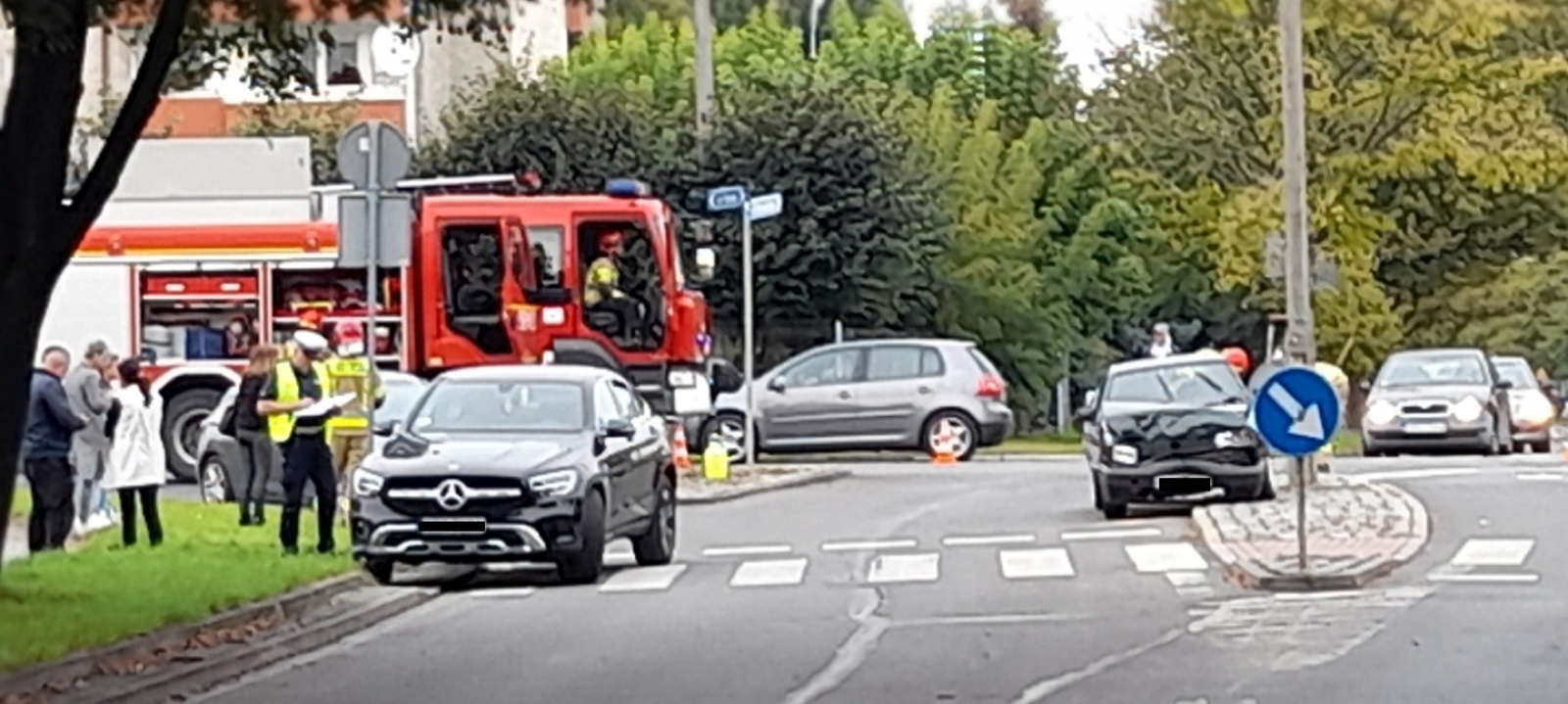 Zdjęcie w galerii na portalu naszraciborz.pl: Mercedes z vw polo zderzyły się na Katowickiej-Ocickiej wiadomości z regionu