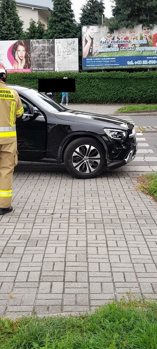 Zdjęcie w galerii na portalu naszraciborz.pl: Mercedes z vw polo zderzyły się na Katowickiej-Ocickiej wiadomości z regionu