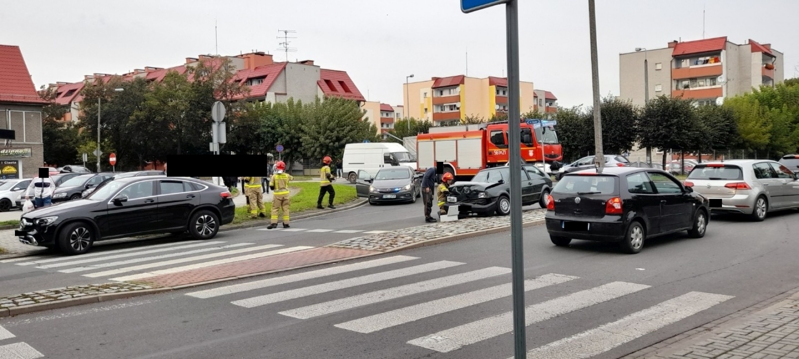 Zdjęcie w galerii na portalu naszraciborz.pl: Mercedes z vw polo zderzyły się na Katowickiej-Ocickiej wiadomości z regionu