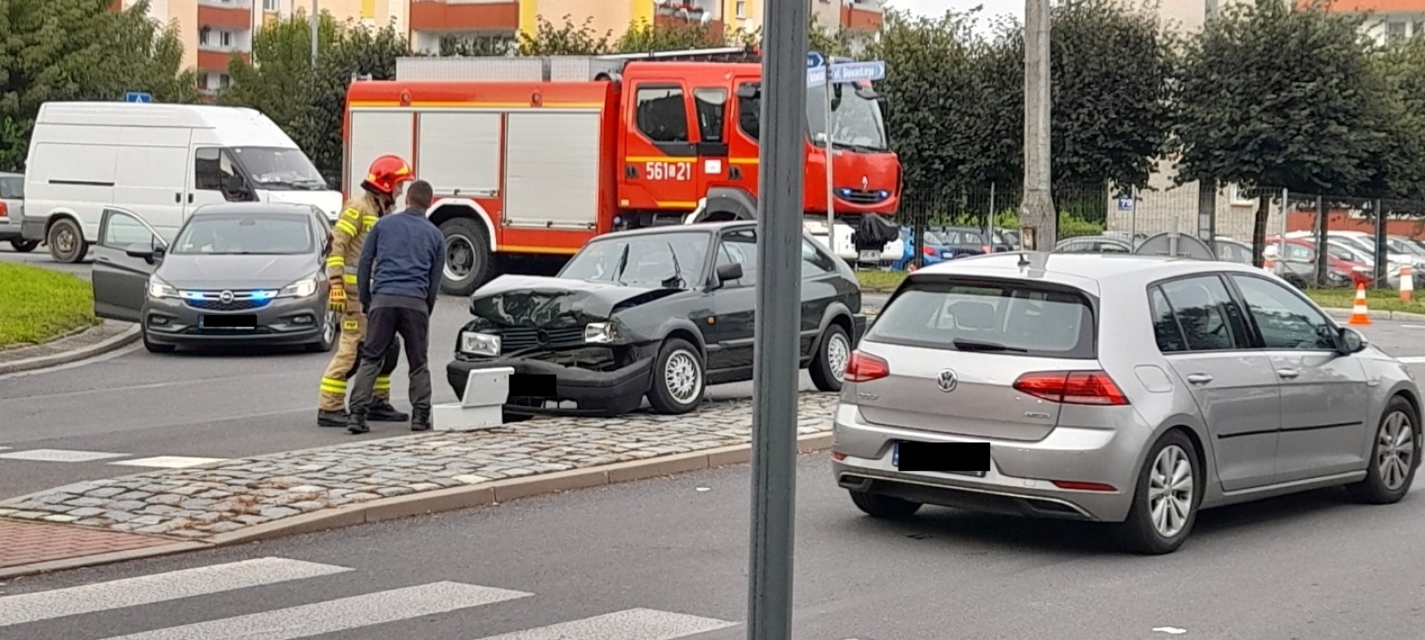 Zdjęcie w galerii na portalu naszraciborz.pl: Mercedes z vw polo zderzyły się na Katowickiej-Ocickiej wiadomości z regionu