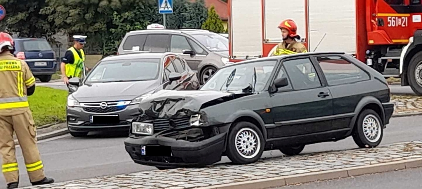 Zdjęcie w galerii na portalu naszraciborz.pl: Mercedes z vw polo zderzyły się na Katowickiej-Ocickiej wiadomości z regionu