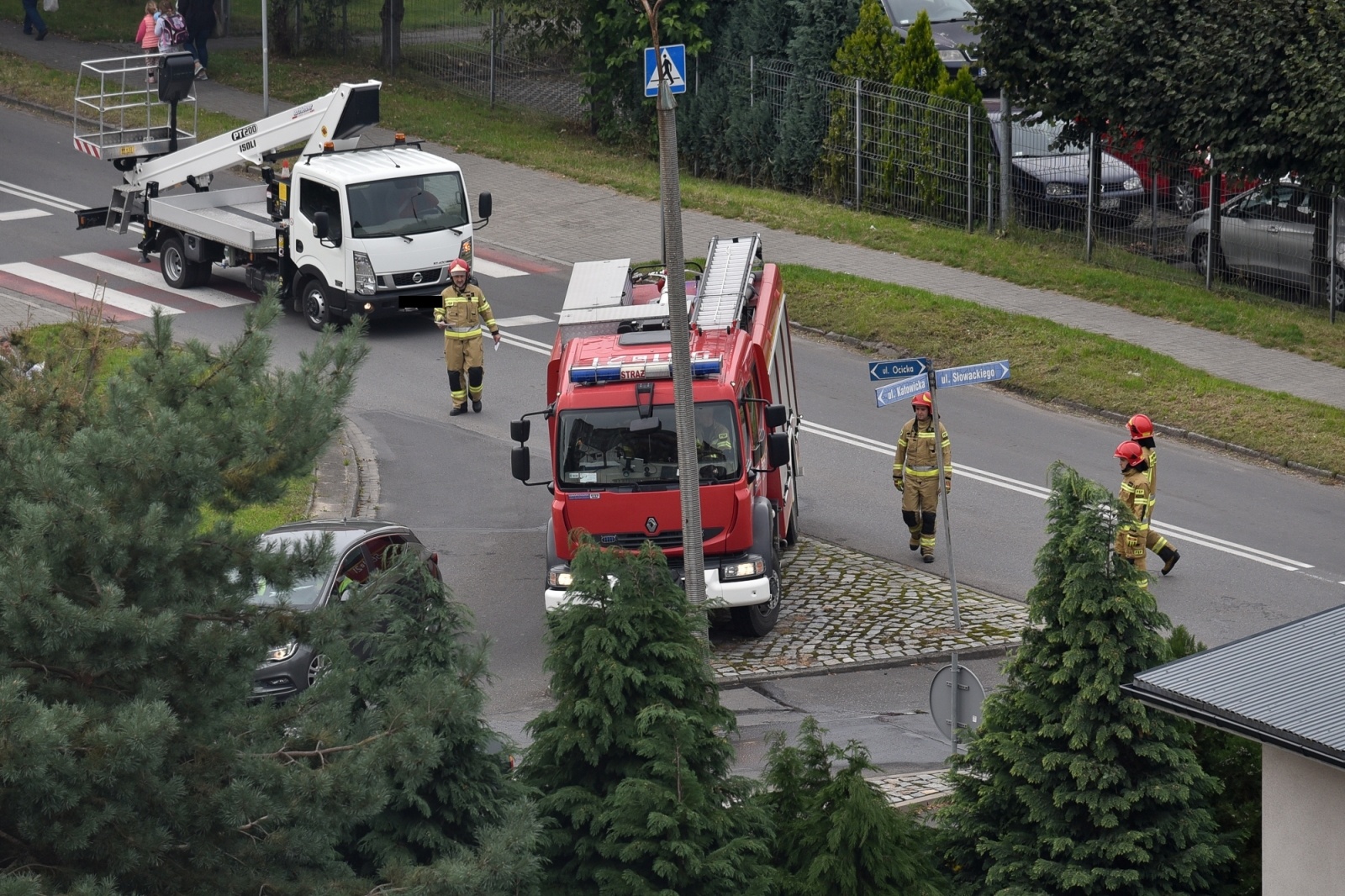 Zdjęcie w galerii na portalu naszraciborz.pl: Mercedes z vw polo zderzyły się na Katowickiej-Ocickiej wiadomości z regionu